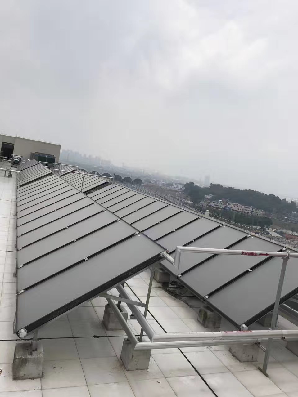 太陽(yáng)能熱水器