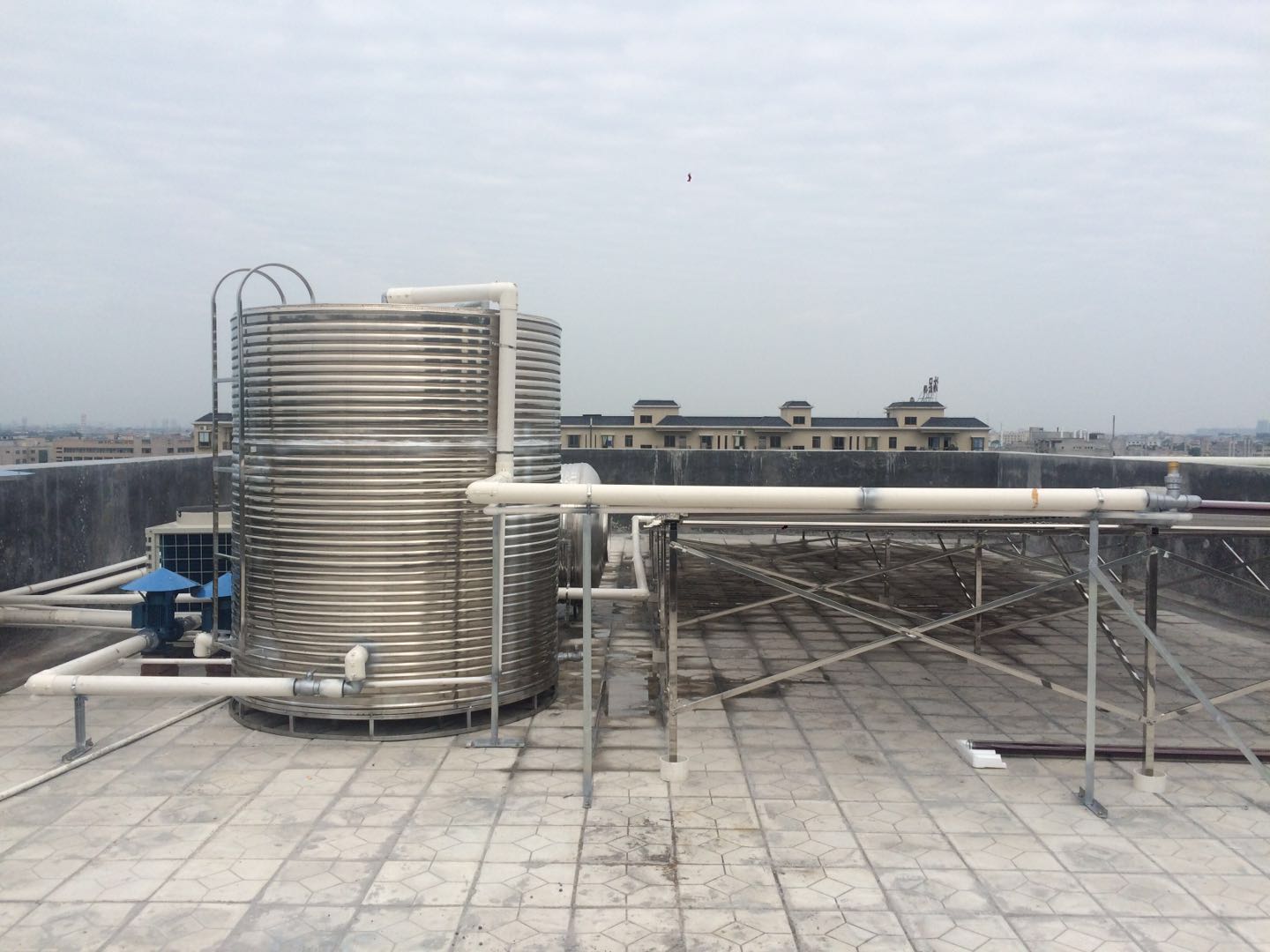集成太陽能熱水器